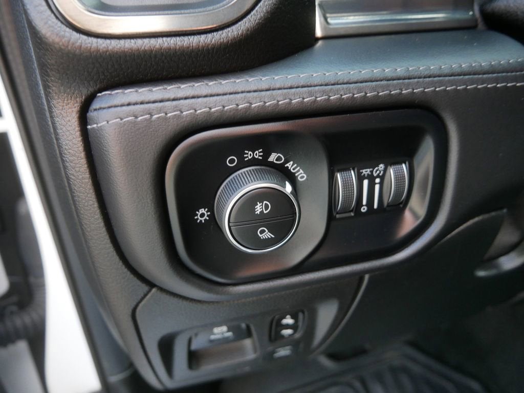 2020 RAM 1500 Limited Crew Cab 4x4 5'7" Box