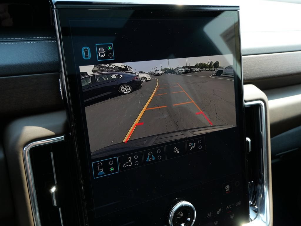 2026 GMC Yukon Denali Ultimate - Photo 23