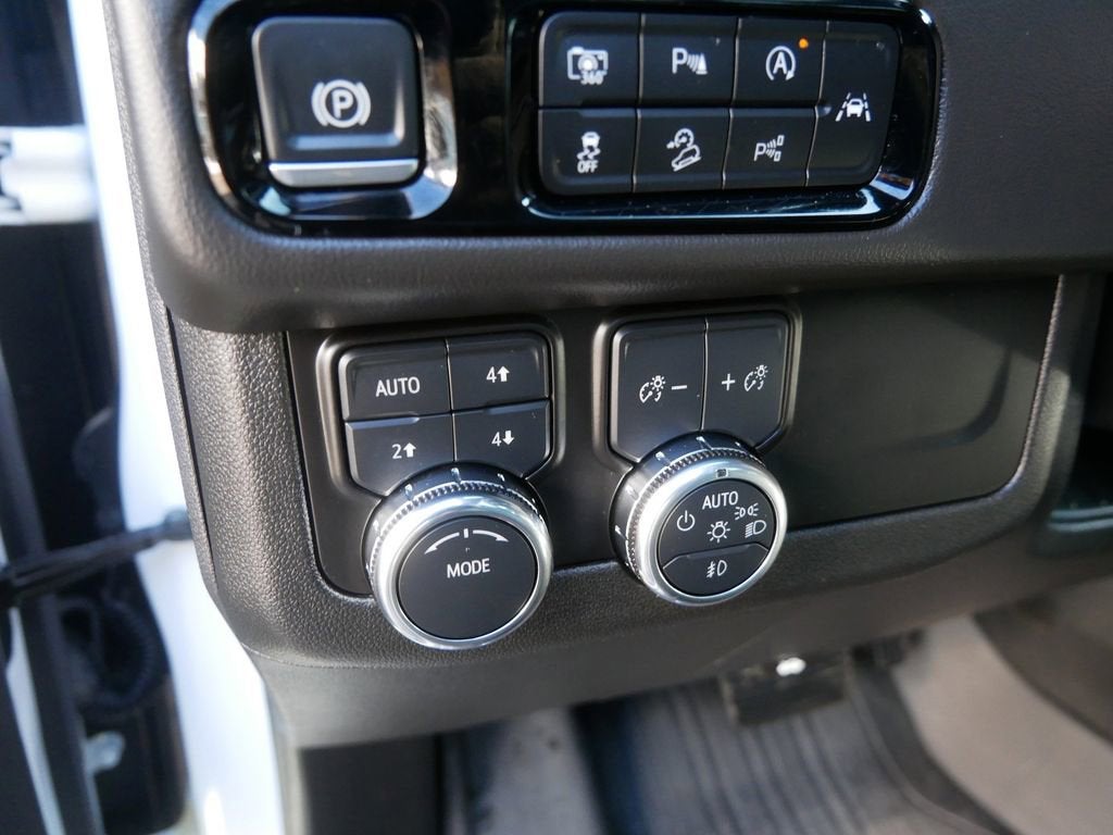 2025 GMC Yukon XL AT4