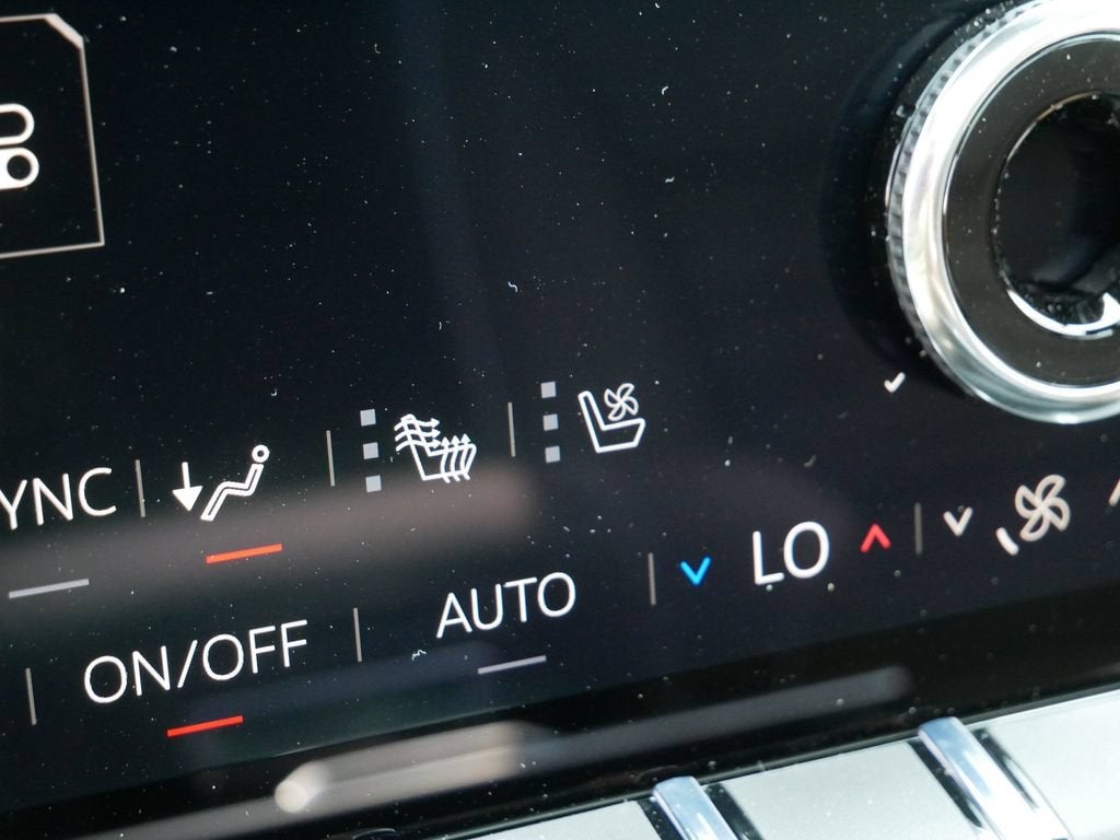 2026 GMC Yukon XL Denali Ultimate - Photo 12