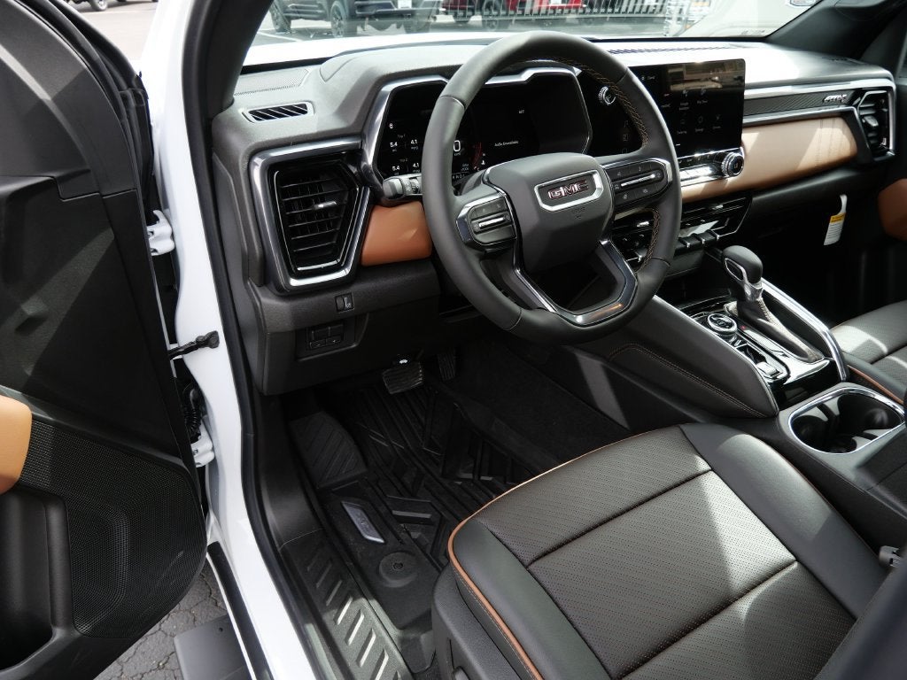 2026 GMC Canyon AT4 - Photo 7