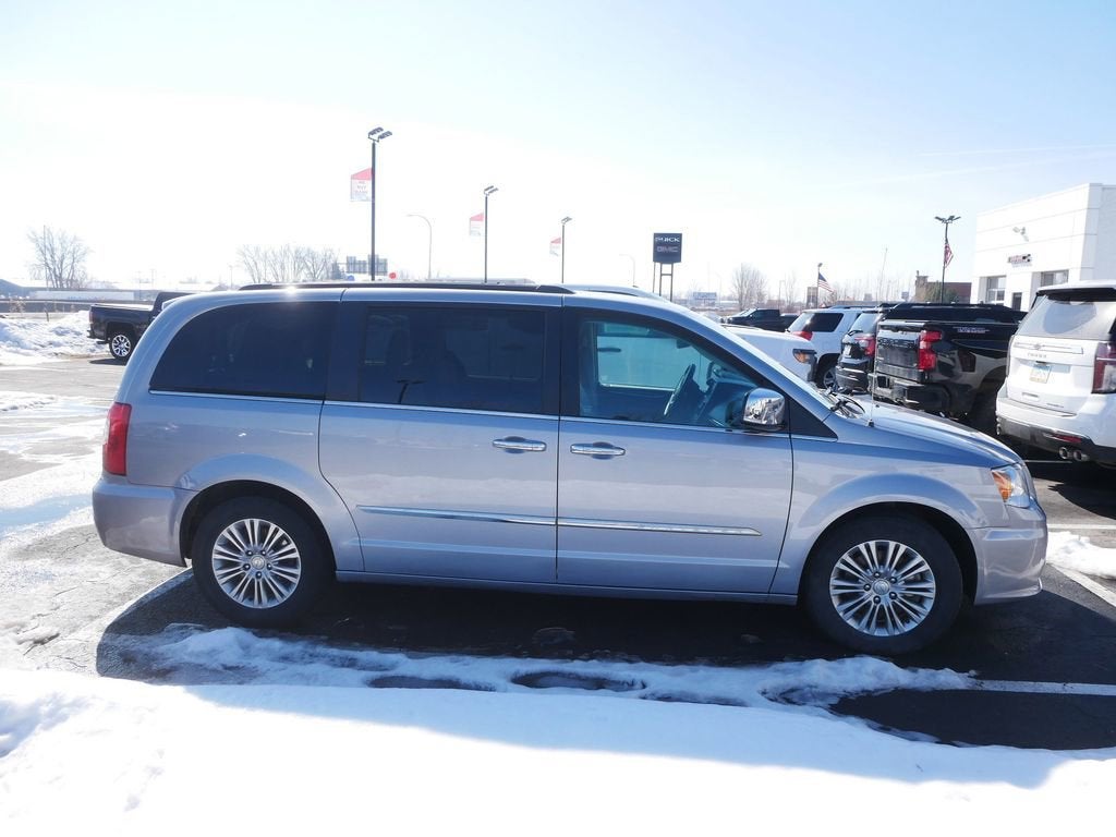 2016 Chrysler Town & Country Touring-L Anniversary Edition