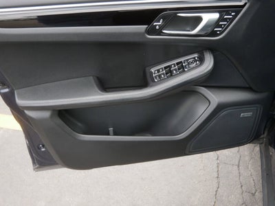 2021 Porsche Macan Base