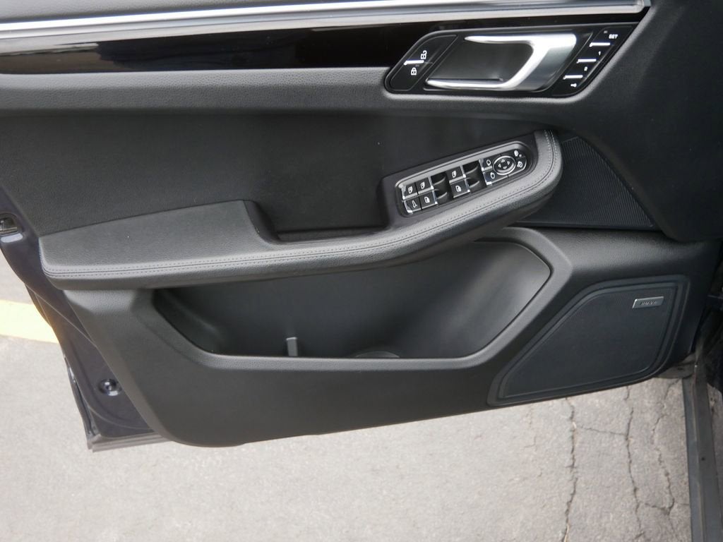 2021 Porsche Macan Base