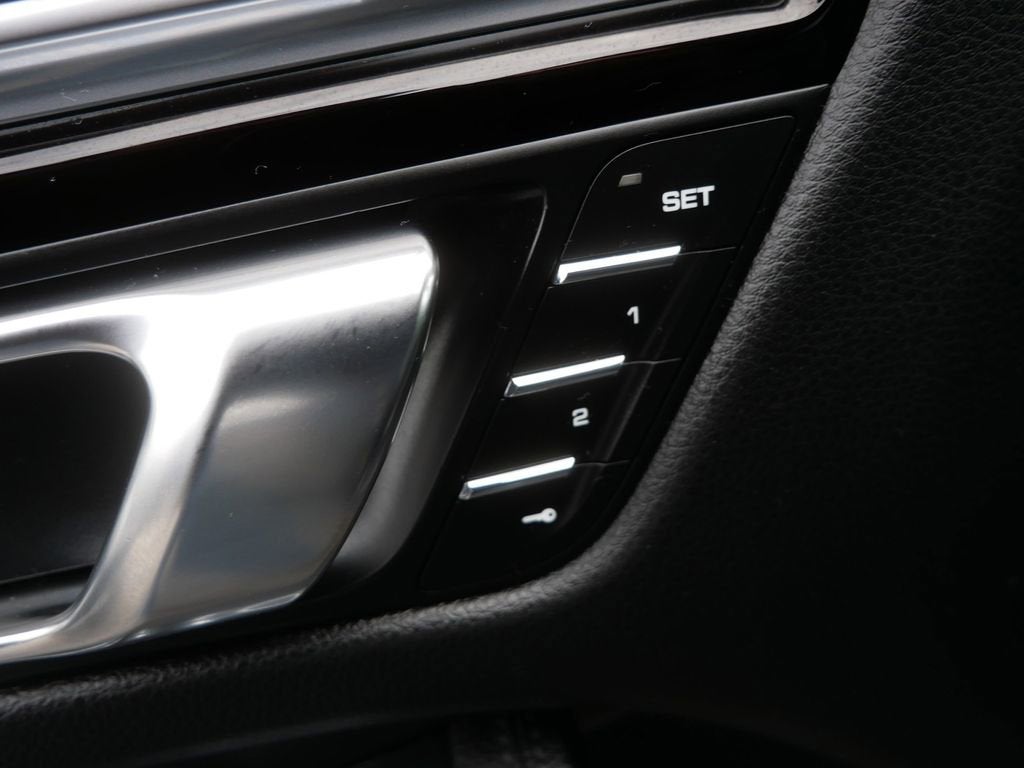 2021 Porsche Macan Base