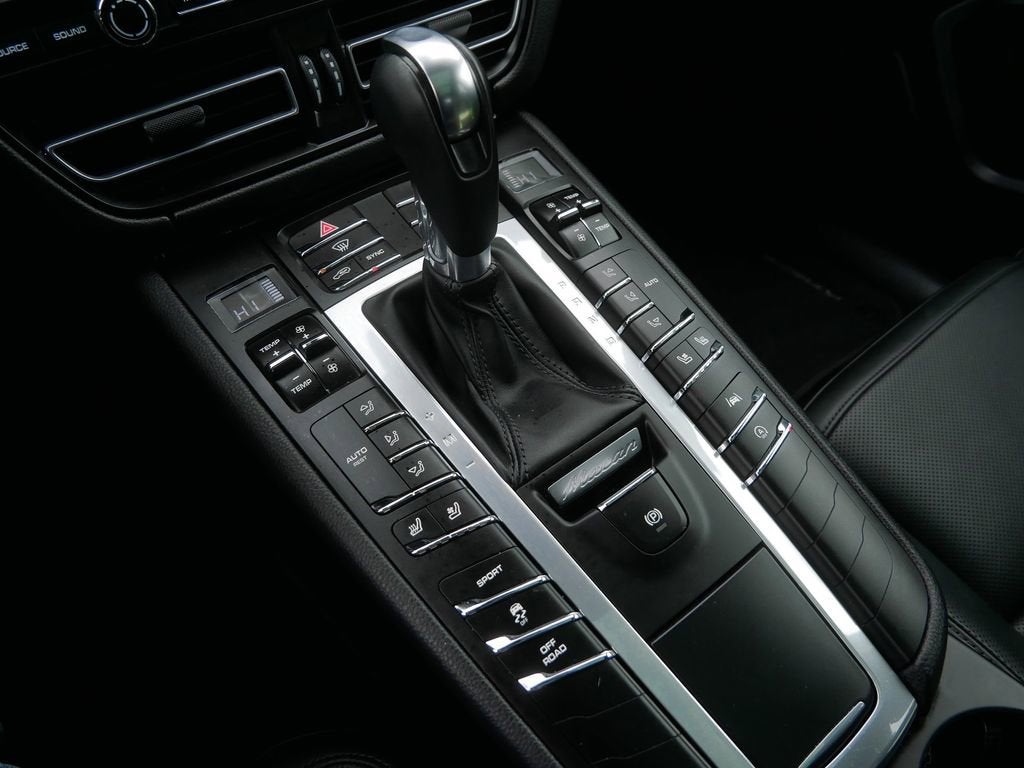 2021 Porsche Macan Base