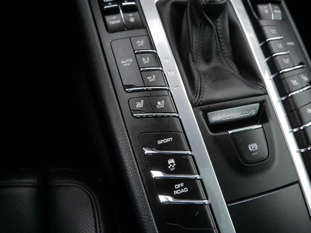 2021 Porsche Macan Base