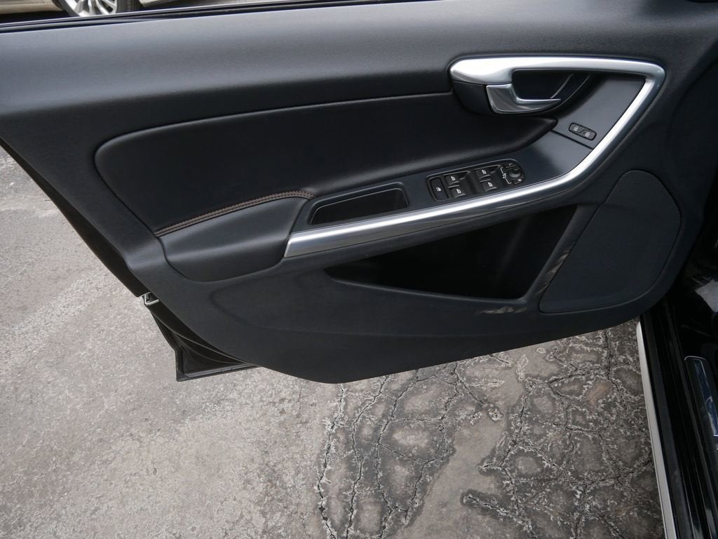 2015 Volvo V60 Cross Country T5